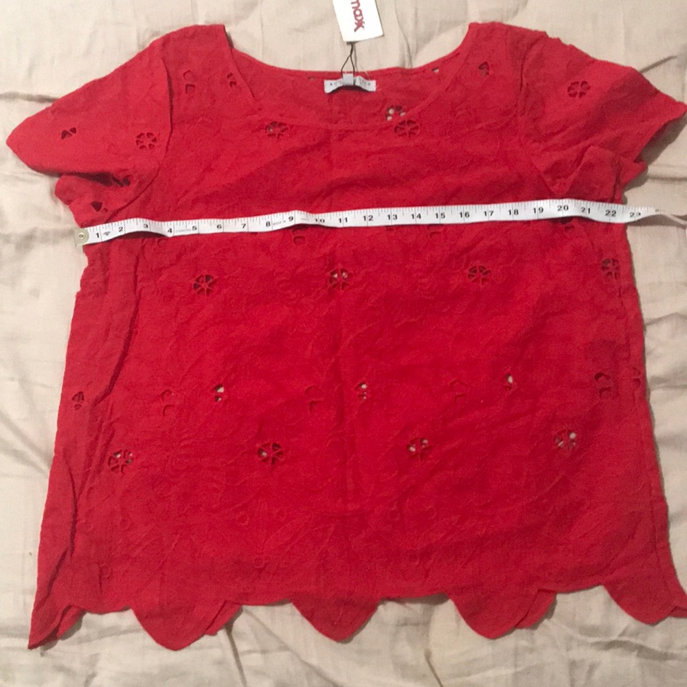 Red top - Picture 5 of 5